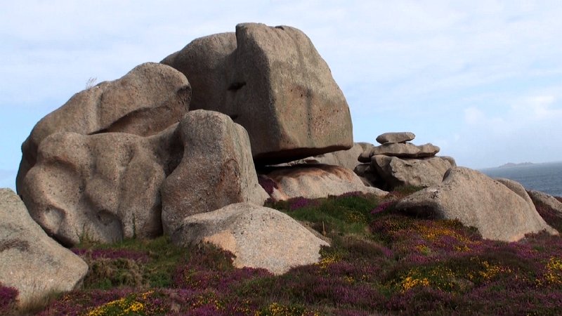 Still 120.jpeg - Granit Rose - � W. Wenger